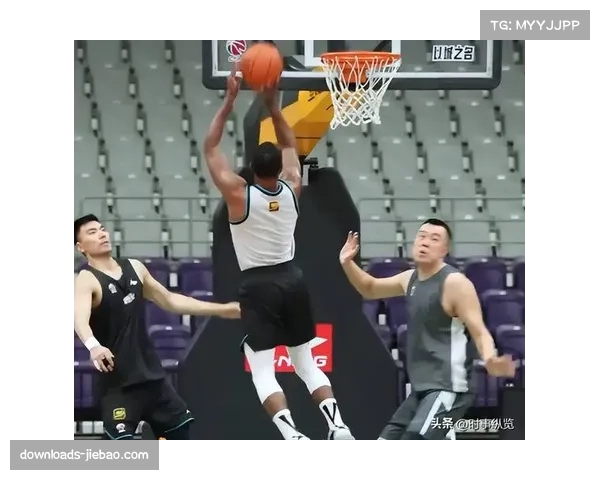 【2026年4月CBA联赛肋部渗透与纵深突破分析·赛中·焦点焦点瞬间：弗格突破分球，韩德君心领神会空接扣篮得手